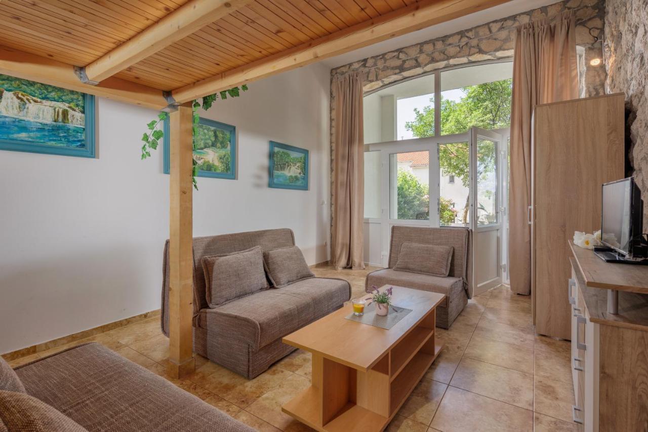 Apartments Tommi 드라말리 외부 사진