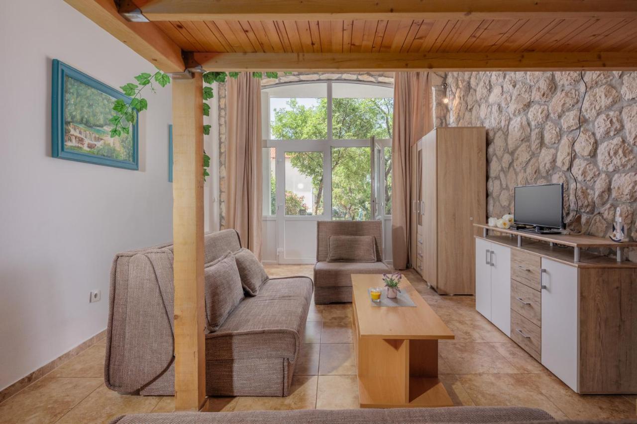 Apartments Tommi 드라말리 외부 사진
