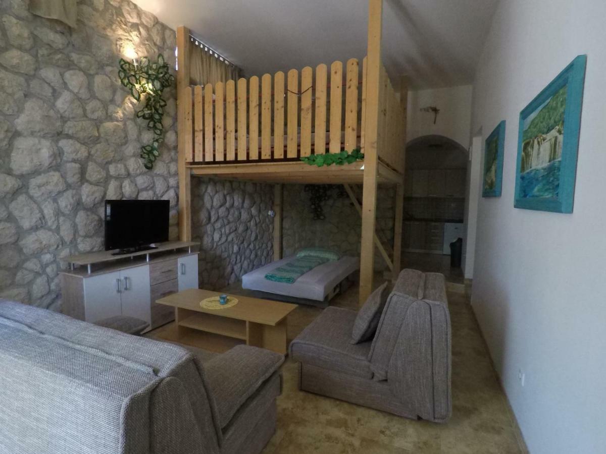 Apartments Tommi 드라말리 외부 사진